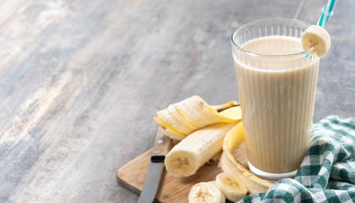 Vitamina de banana engorda? Descubra os benefícios da bebida