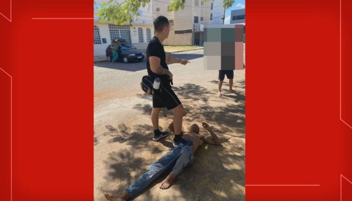 1 de 1Policial deteve homem que esfaqueou mulher em estacionamento de academia no DF. — Foto: TV Globo/Reprodução
