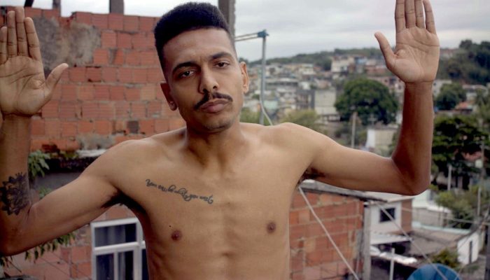 A voz da polícia, a voz de Deus e a voz da periferia em novos filmes em cartaz | Eu &